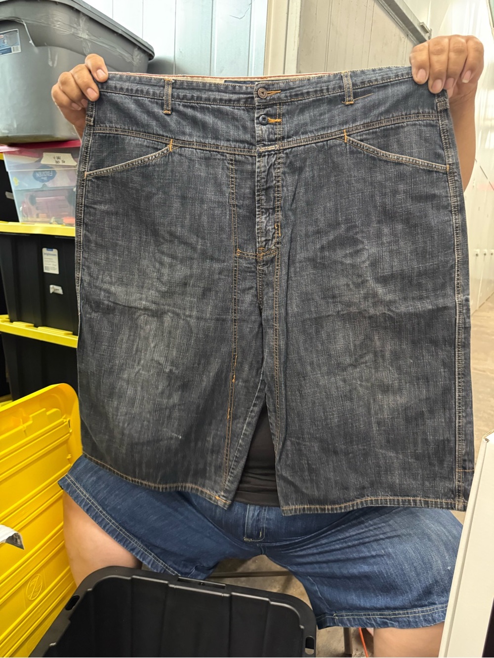 Men's Dark Gray Denim Jean Shorts - Classic Five-Pocket Style